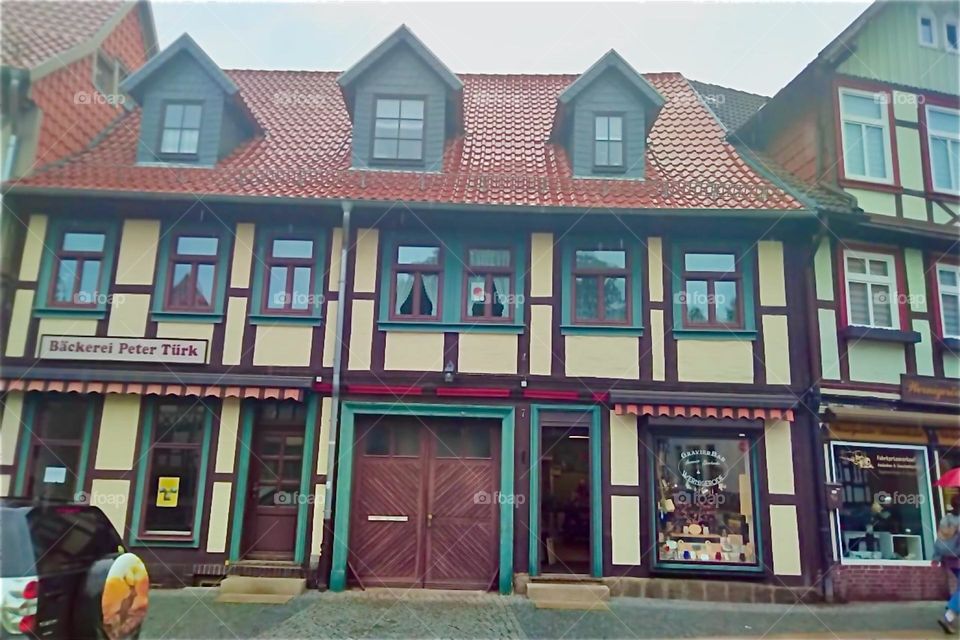 These gorgeous half timbered houses are in the historic inner city of „Wernigerode“ in „Harz“, „Saxony-Anhalt“ in former „East Germany“, the „DDR“ or „German Democratic Republic“. 2024. Hypnotic Productions