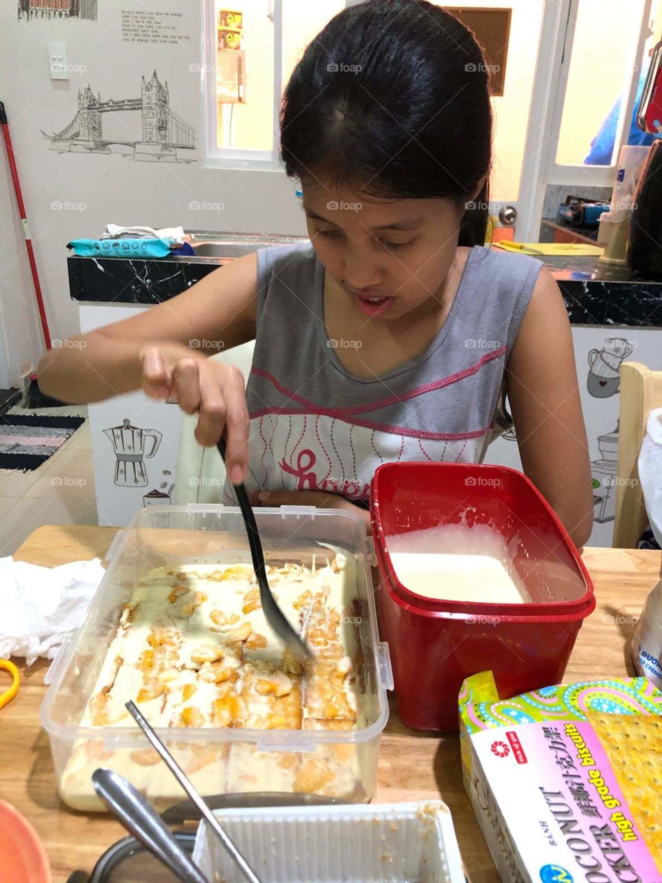 Making a sumptuous mango float