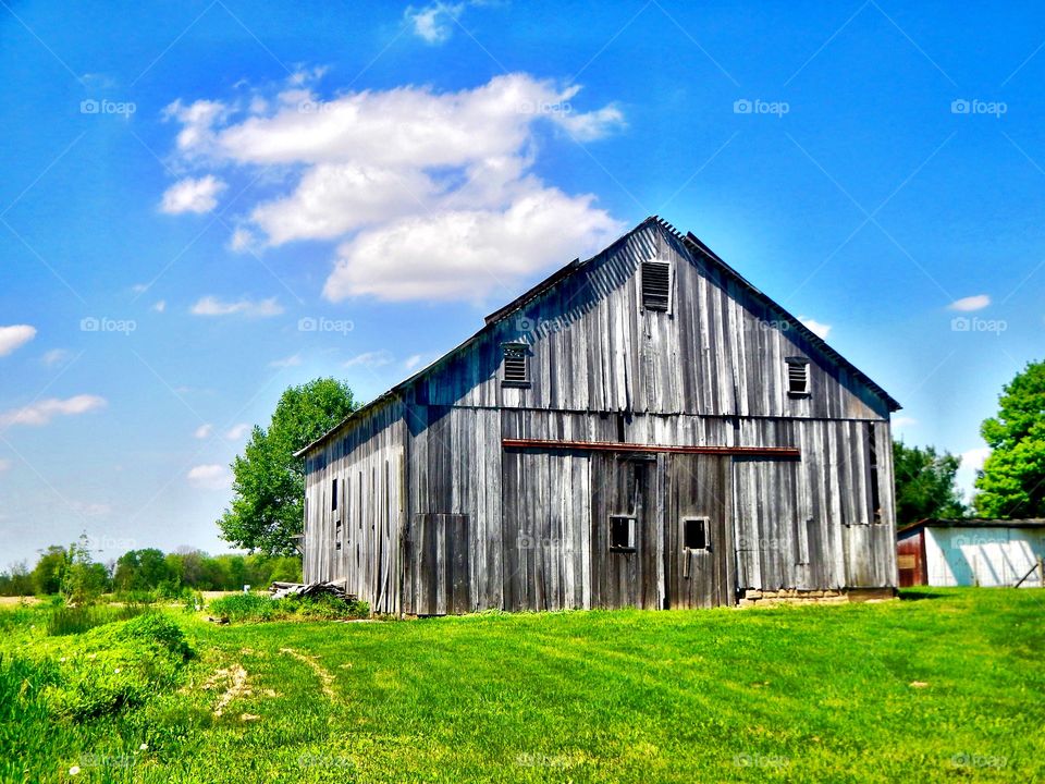 Old barn in the country in Indiana 