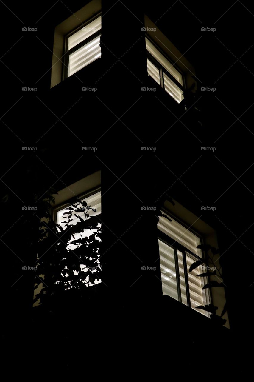 Twinkling corner windows