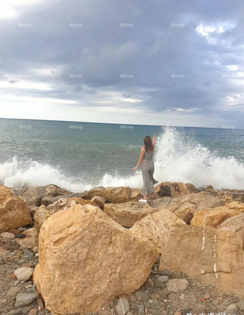 Wellen  !!!   Meer in Spanien  , Salou