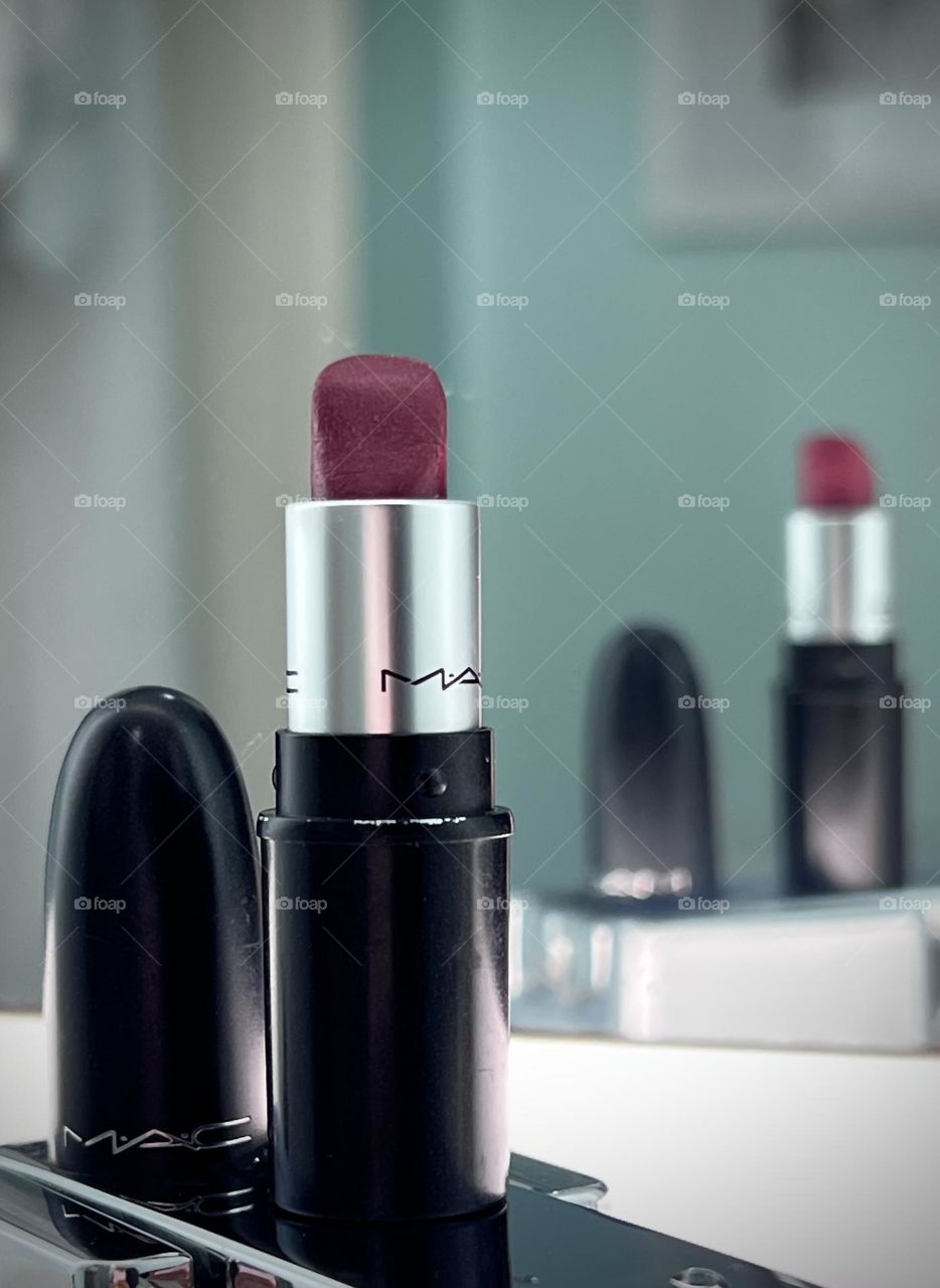 Mac lipstick and its reflection 