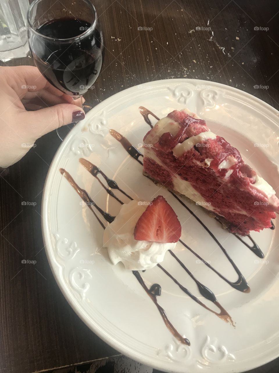 Cheesecake and sweet wine for desert. 