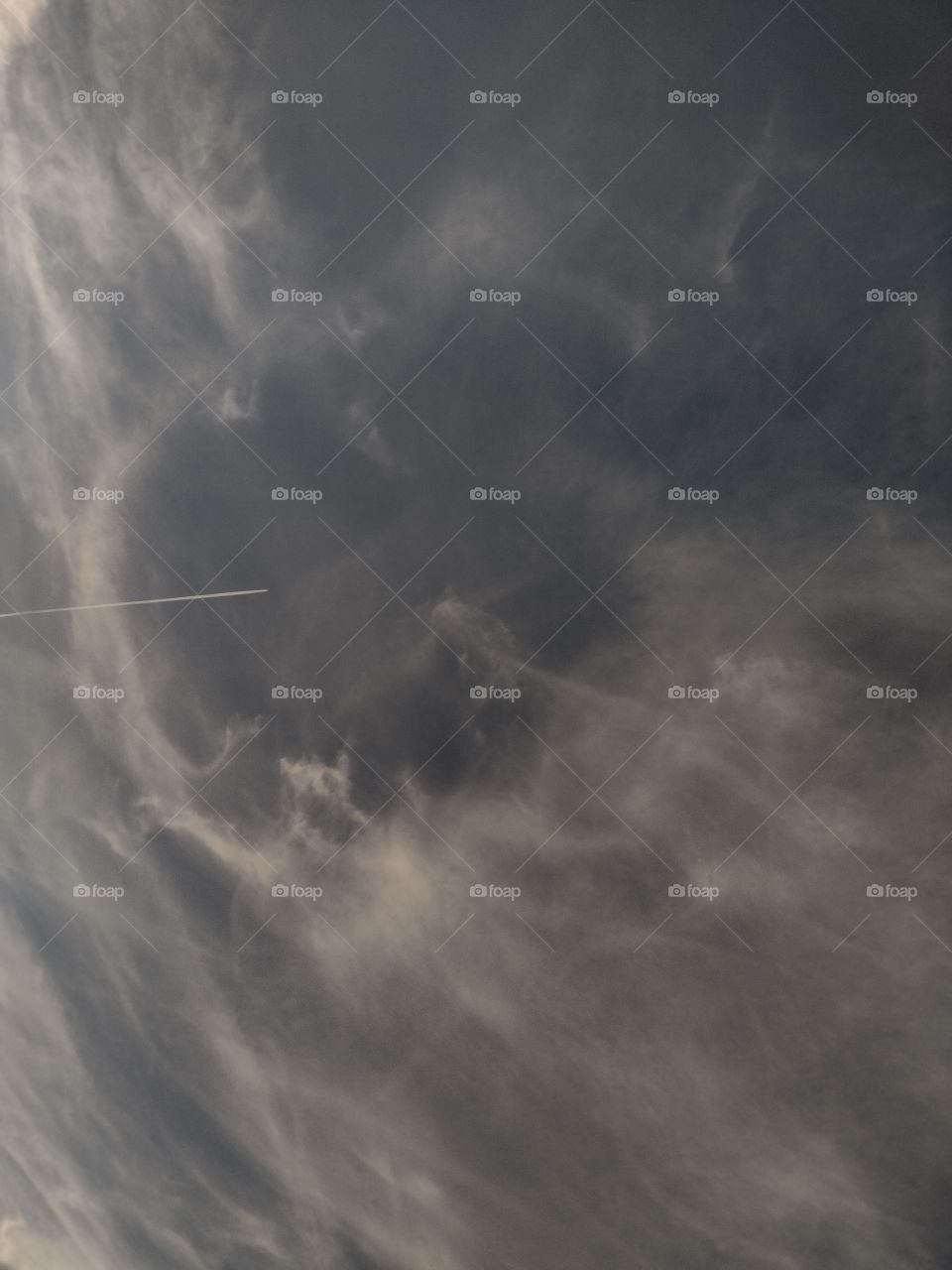 Unfiltered sky with a jet on a beautiful day