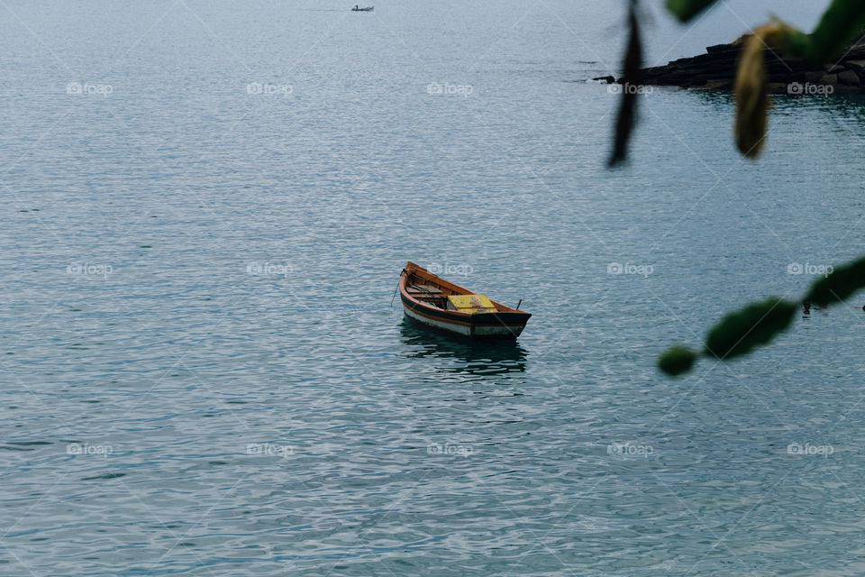 Praia com paisagem linda e fantástica no Brasil, na região do Lagos no Rio de Janeiro, em Búzios. Uma ilha incrível de conhecer!