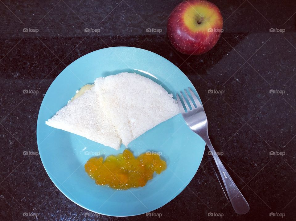 healthy snack (tapioca) and an apple