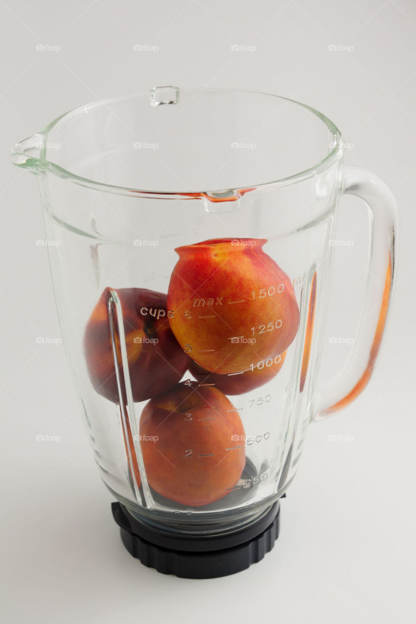 Peachs in blender