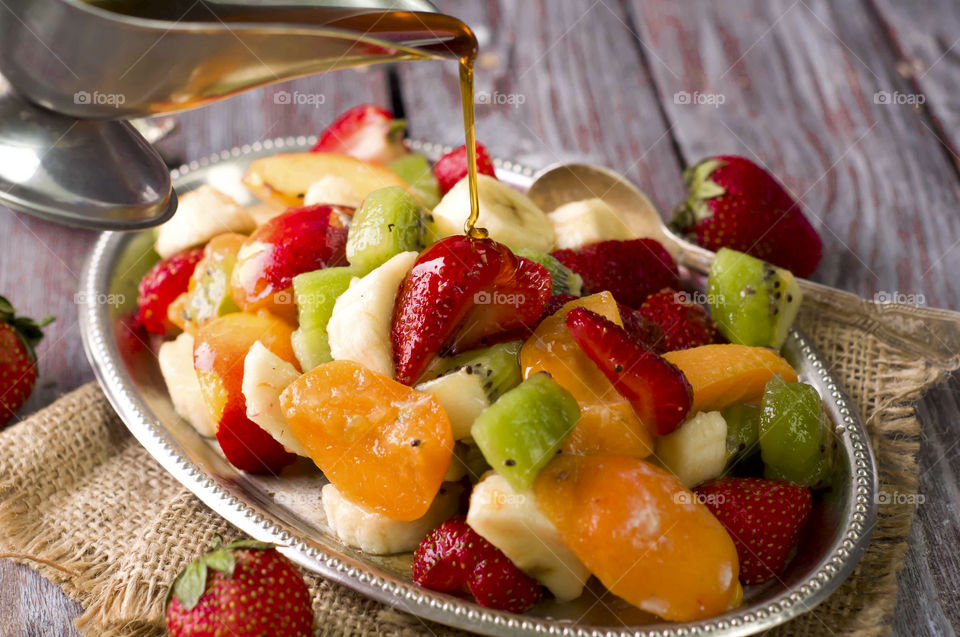 Fresh fruits salad with honey