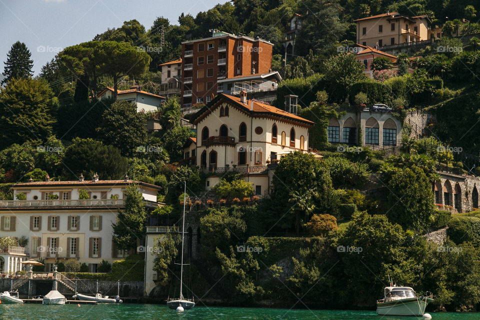 Lago Como no norte da Itália é um lugar lindo para se conhecer na Europa, com paisagens incríveis!