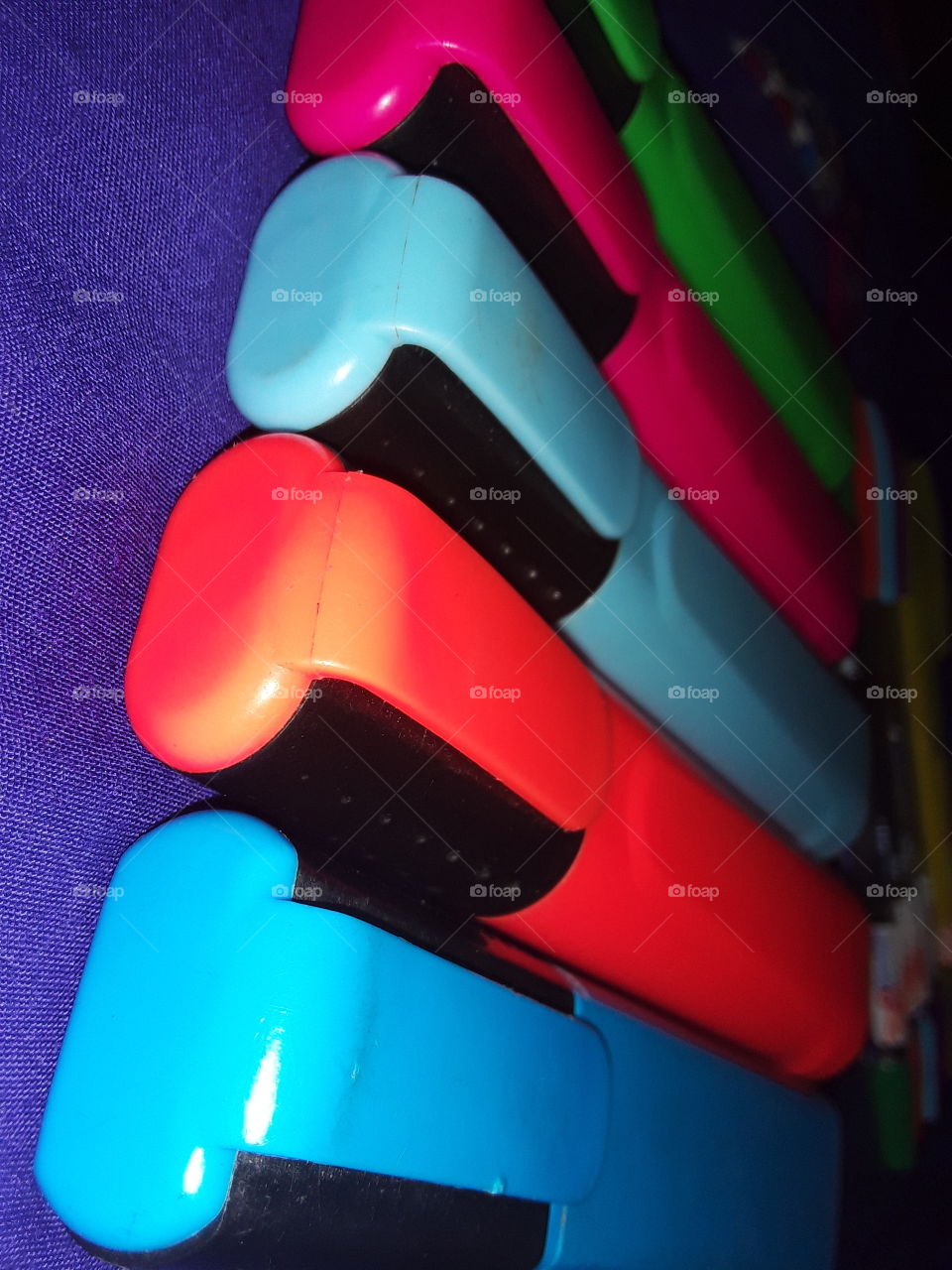 highlighter pen, is a variety of felt tip pen with water based ink that is used for marking of text it use vivid, translucent colour that makes text stand out more without obscuring it. it is popular with students.