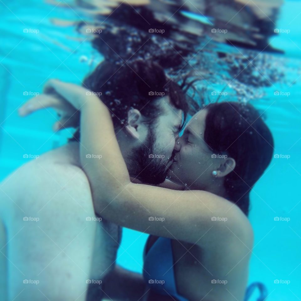 Under water kisses 