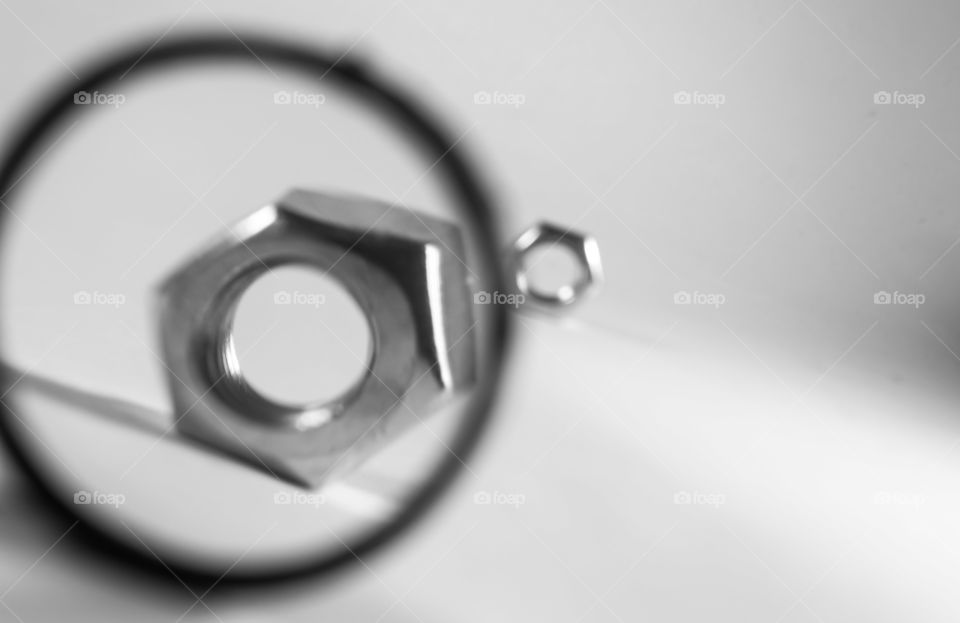 magnifying nut
