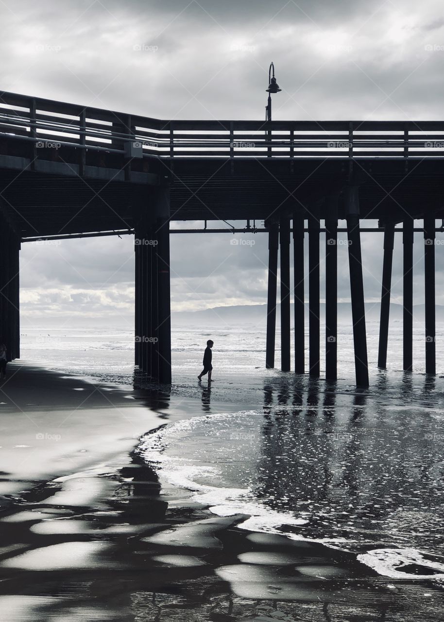 A walk under the Pismo Beach pier