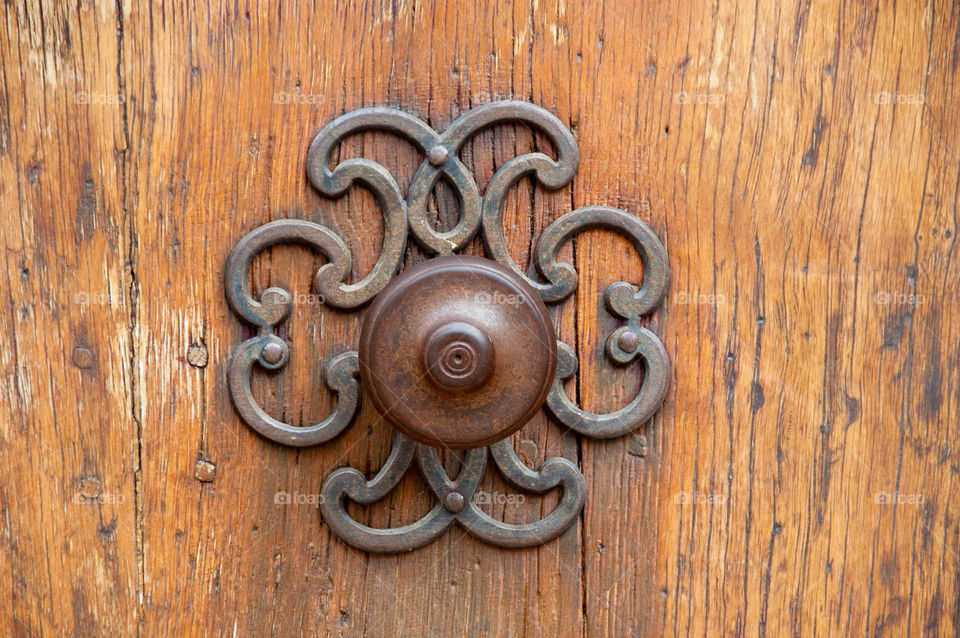 The doorknob on an old door entrance