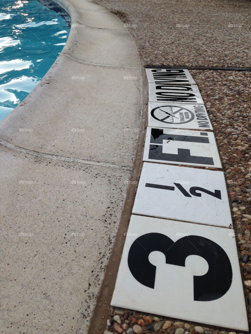 No diving. No diving pool sign