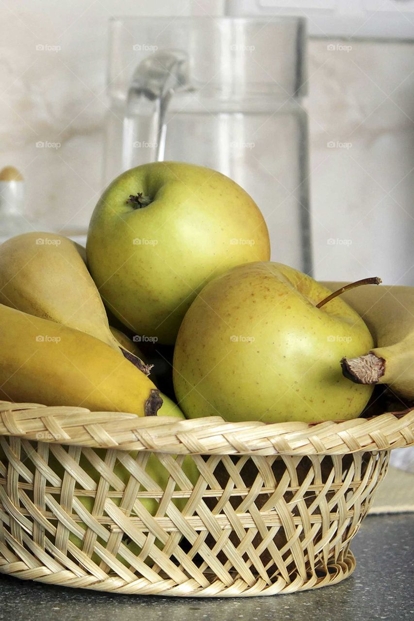 Apples and bananas on the table