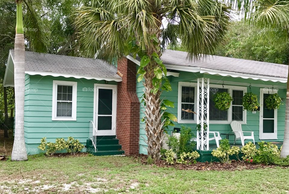 Pretty green old Floridian house 