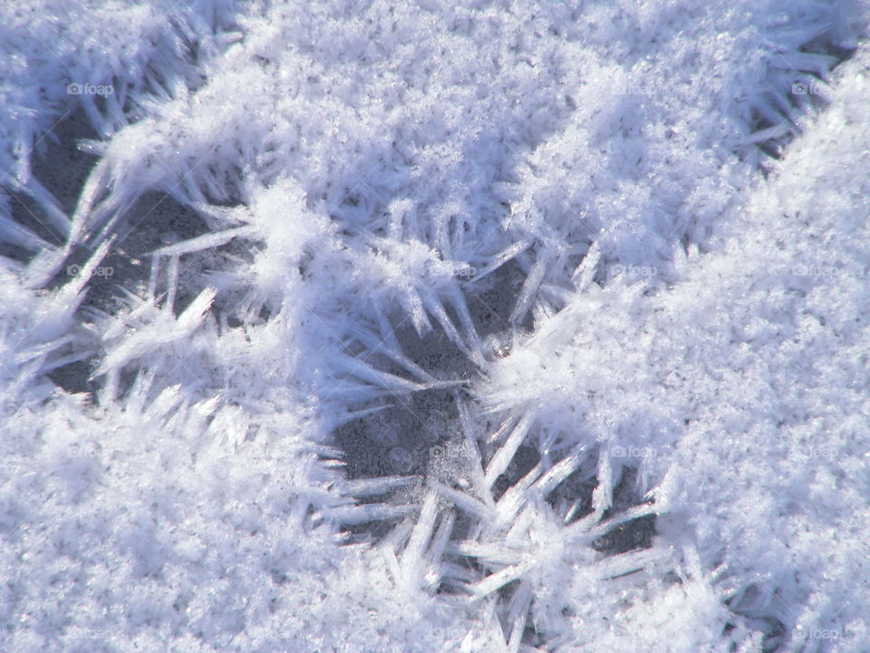 spitze Formen aus Schnee und Eis