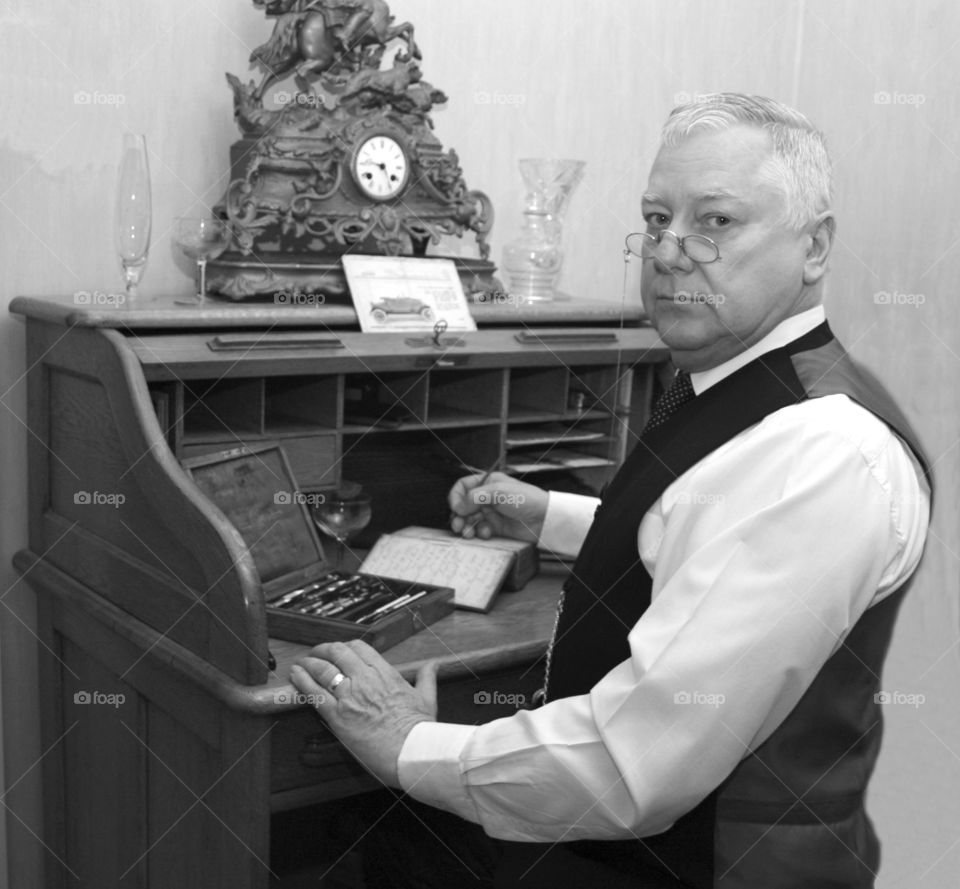 1900 Desk Clerk