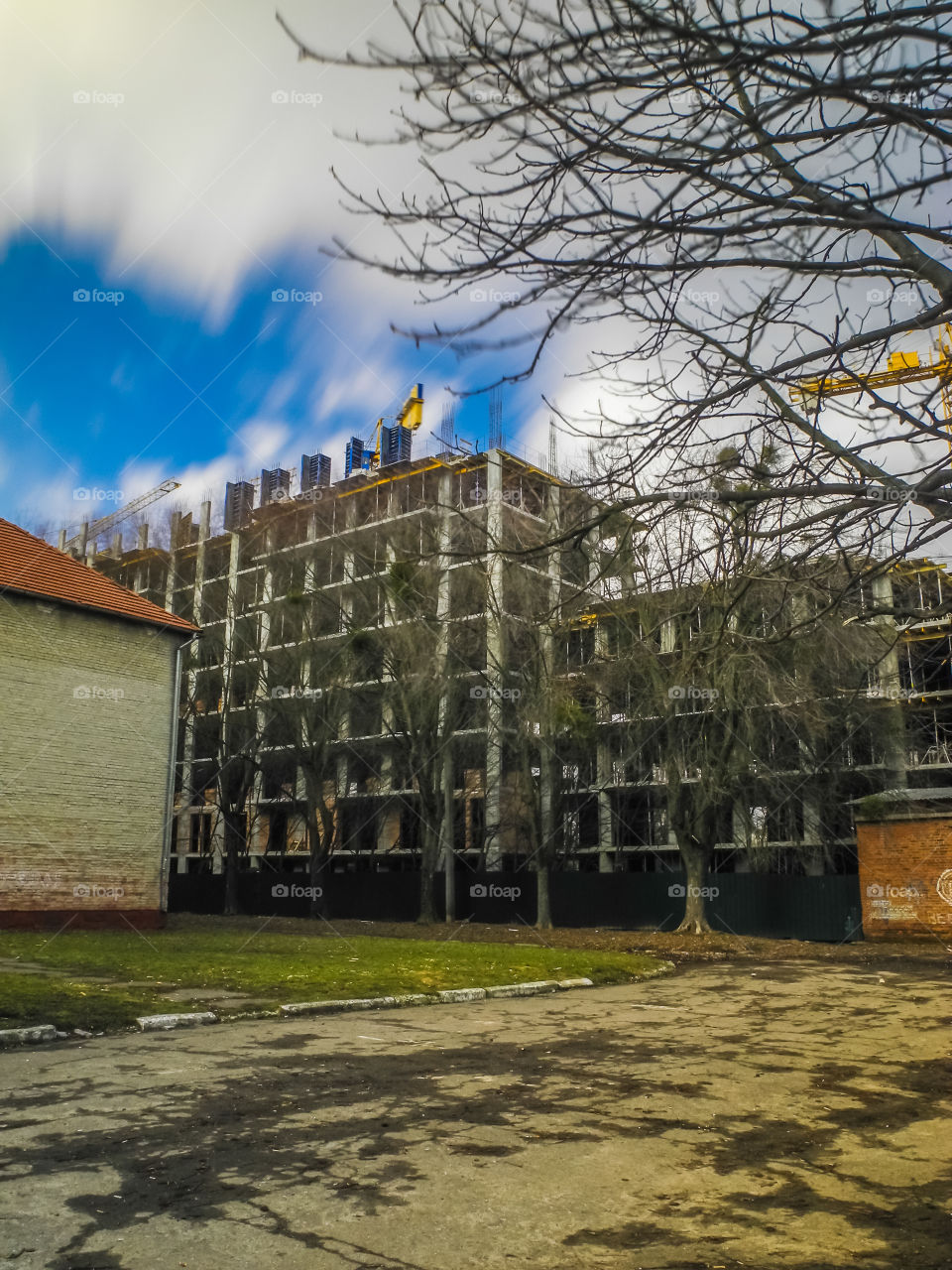 building process with crane on long exposure