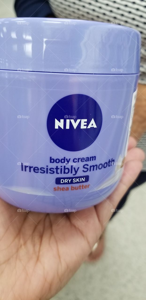 Irresistibly Smooth Dry skin  shea butter  NIVEA