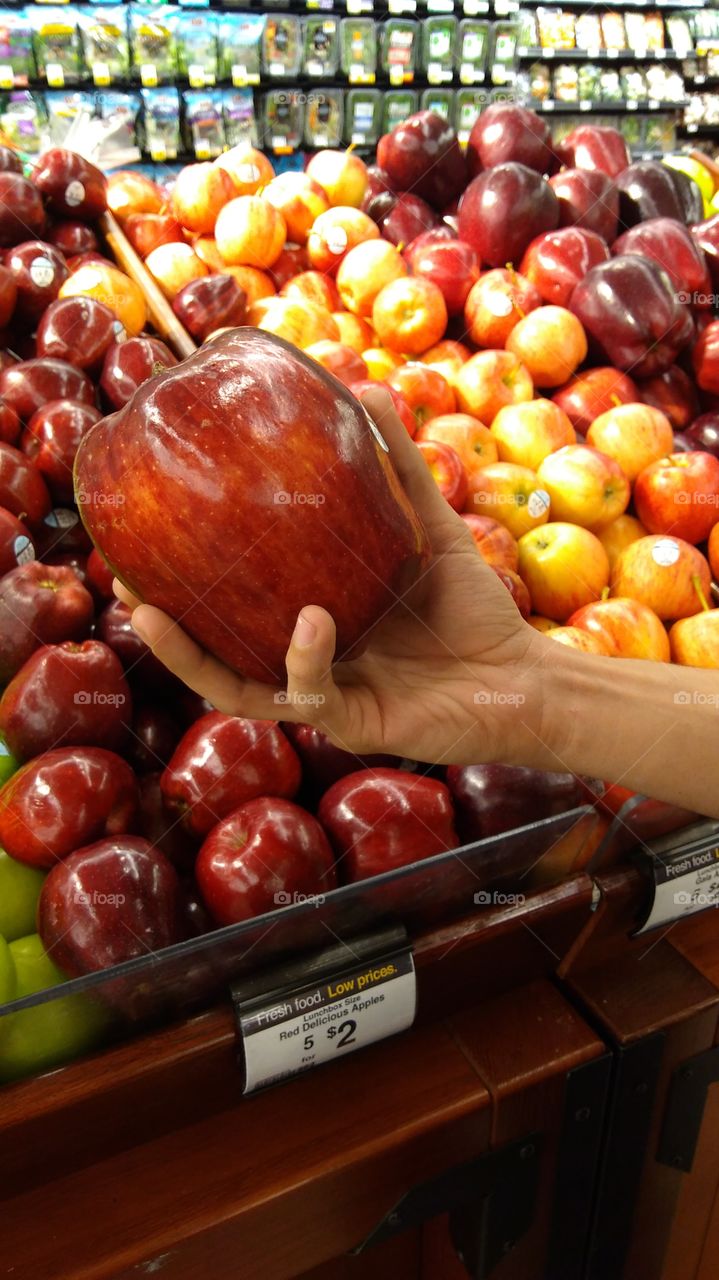 Giant Supermarket Apple