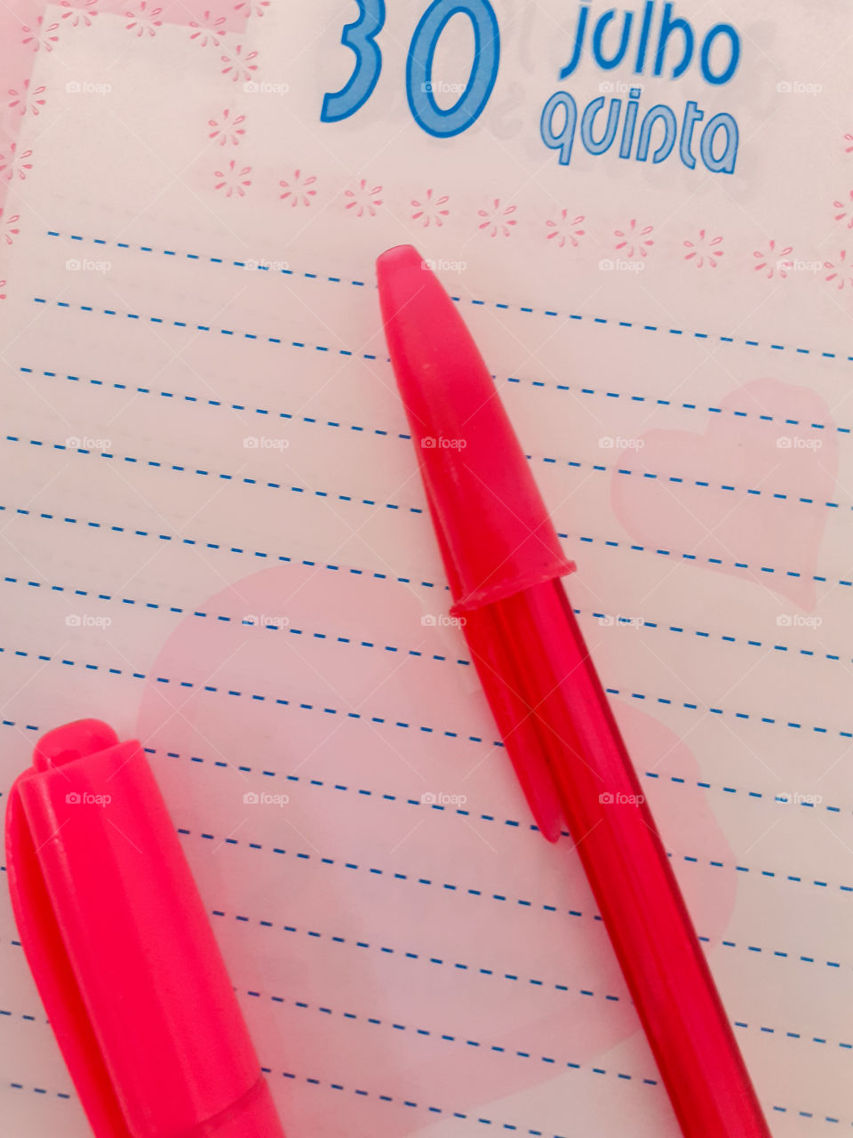 notebook rosa e pink caneta