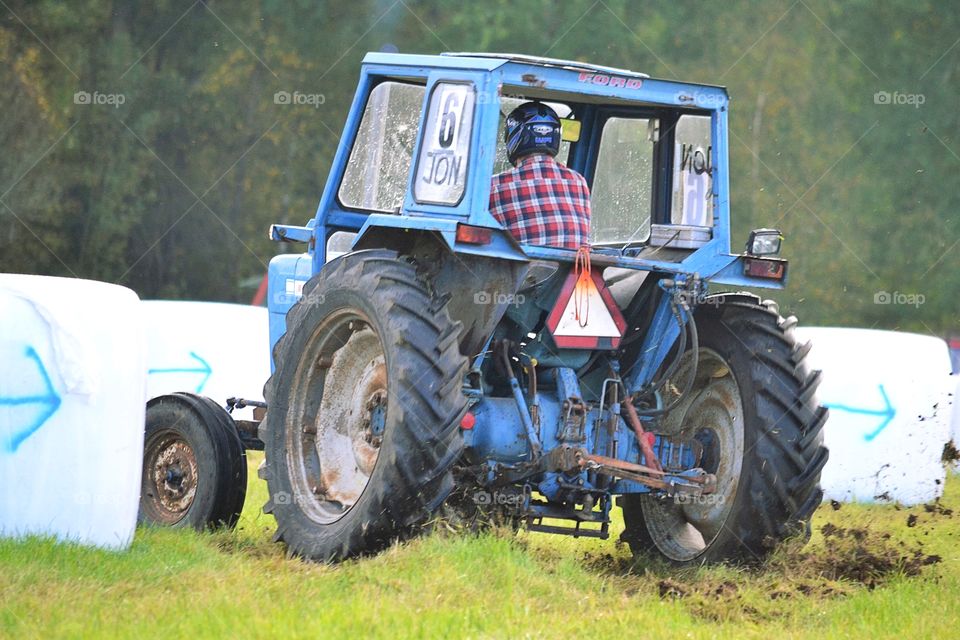 Tractor race