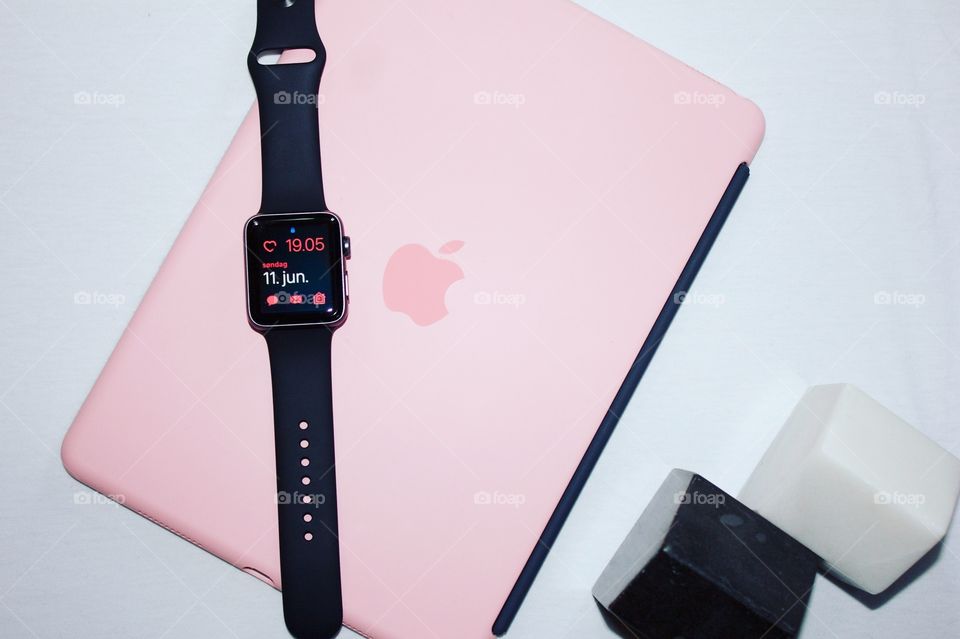Apple products: IPad and Apple watch 2