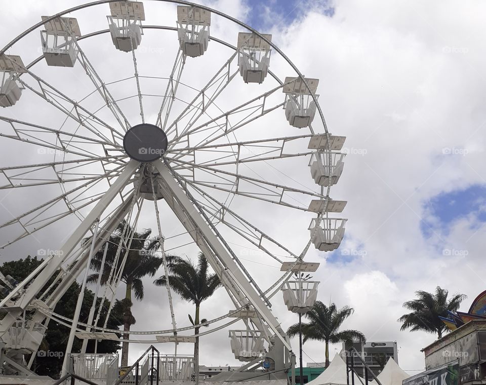 Roda a roda gigante.