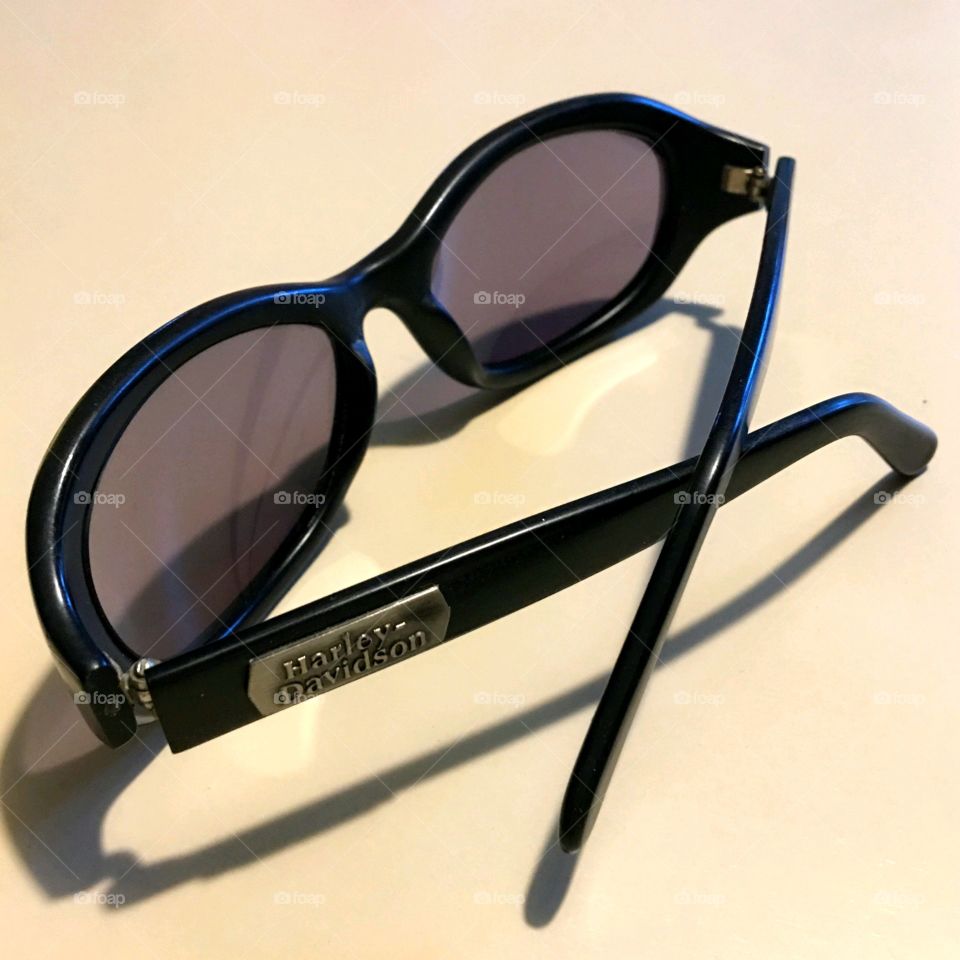 Brand name Harley Davidson transition wrap riding sunglasses. These are prescription sunglasses 😎