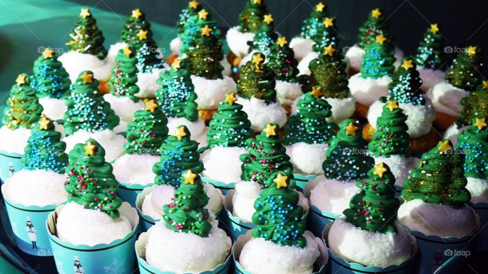 Christmas cupcakes with trees 