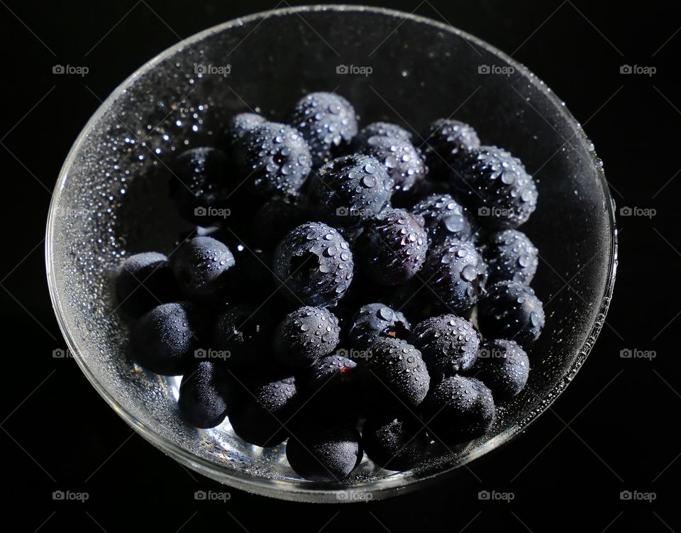 Blueberries with drops of water in a bowl