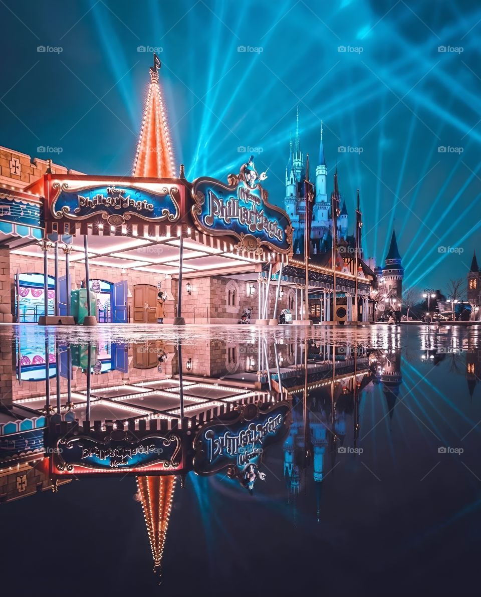 river side Disneyland bay