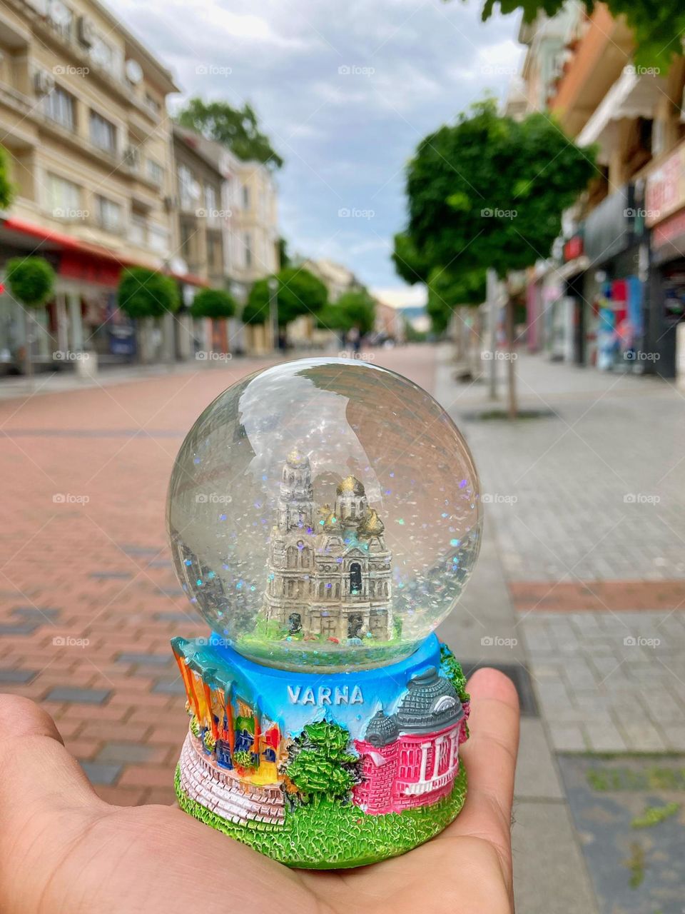 Snowball Globe in the hand with Varna Cathedral 