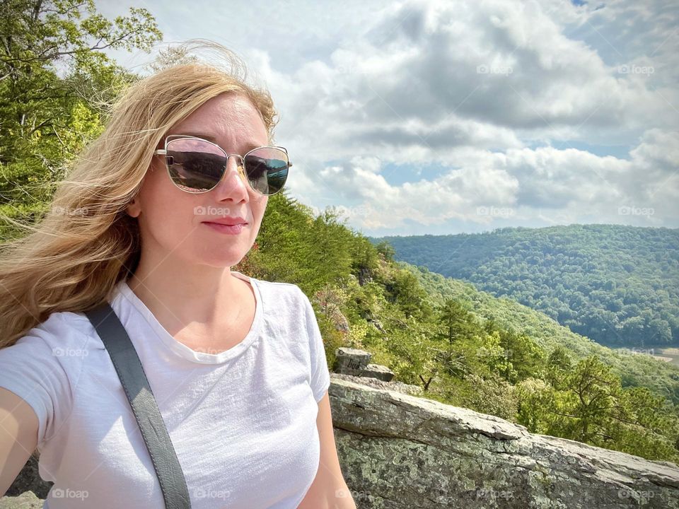 Enjoying the stunning views from Buzzard Rock in Kentucky 