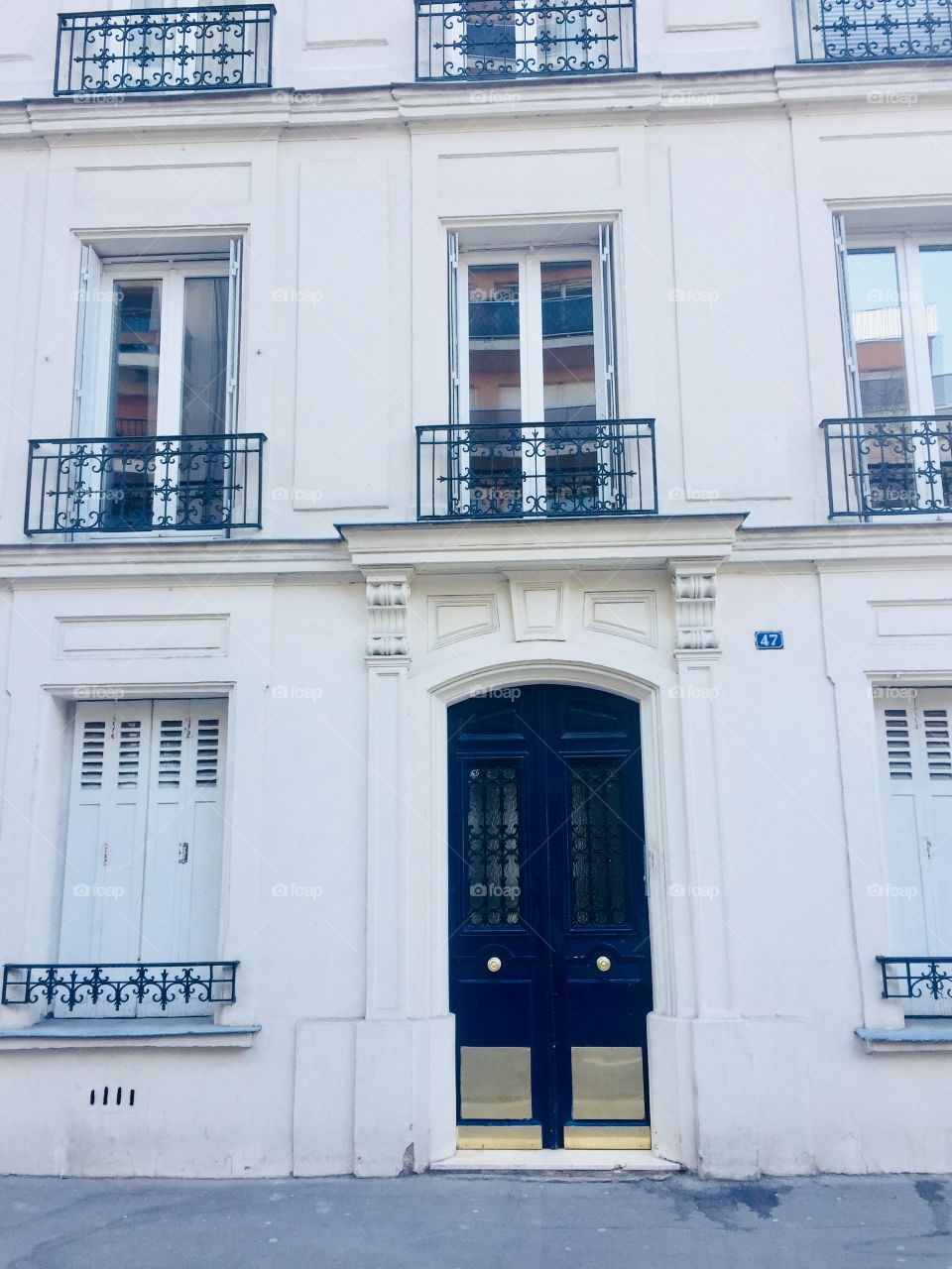 Apartment in Paris white building with a pop of blue colored doorway