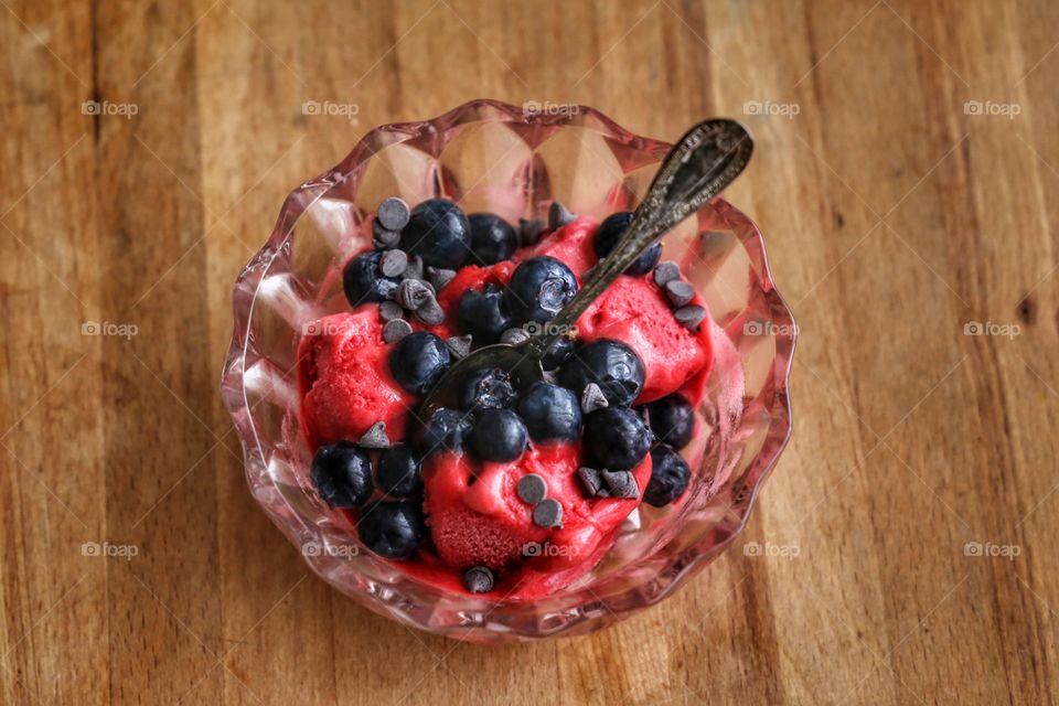 Ice cream and fruit 