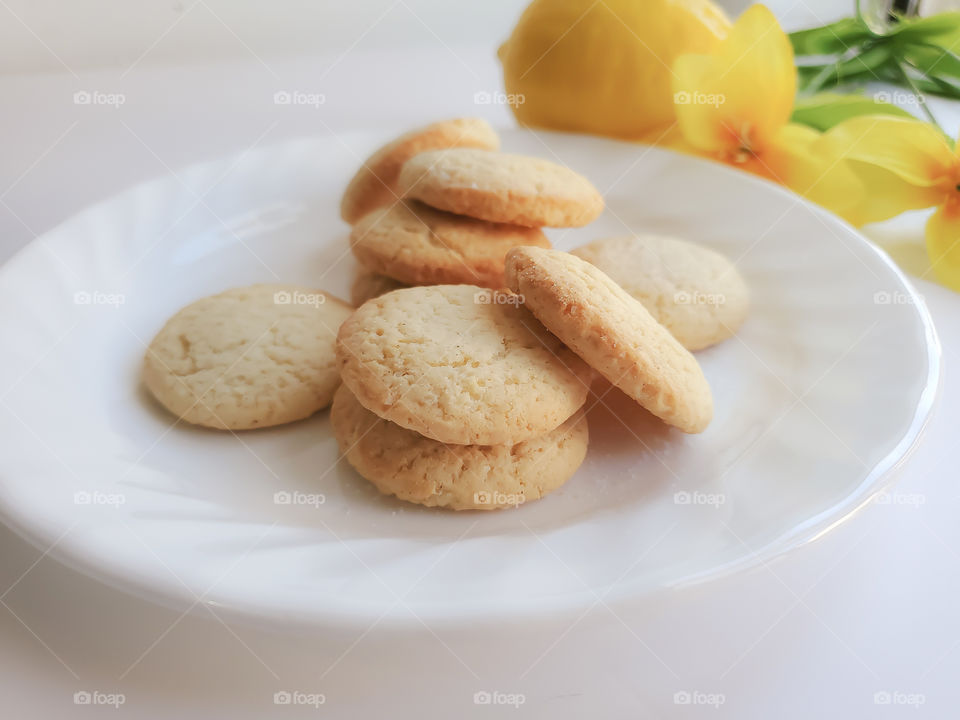 Lemon snap cookies