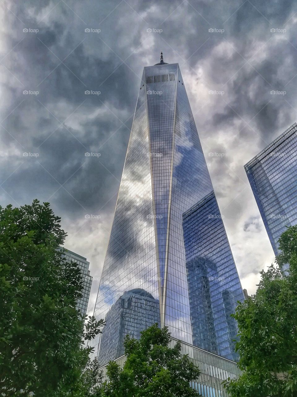 Freedom tower new york. Structure. Manhattan. Glass. Reflections. Tourist. Sky. Clouds