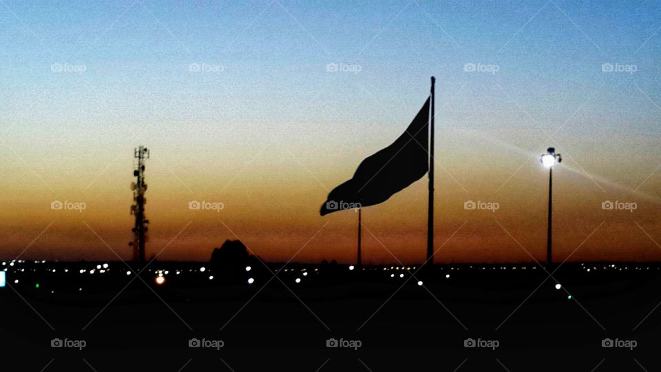 Flag high up in the sky
It's sad that some other countries are suffering wars
Thank god for the safety of your country
Sunsets in Jordan