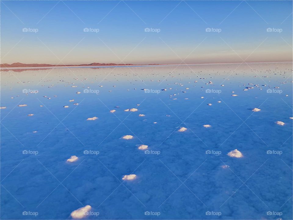 The “Uniyuni Salt Lake” in “Bolivia” in “Central America” reaches as far as the eye can see almost all around at 360 degrees. 2022. Hypnotic Productions