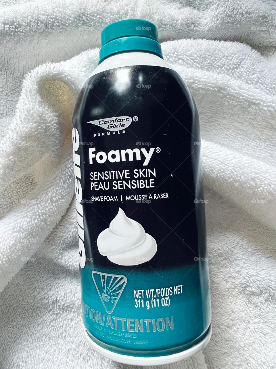 Gillette Foamy sensitive skin against white background 