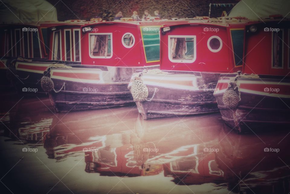 Canal. Narrow boats 