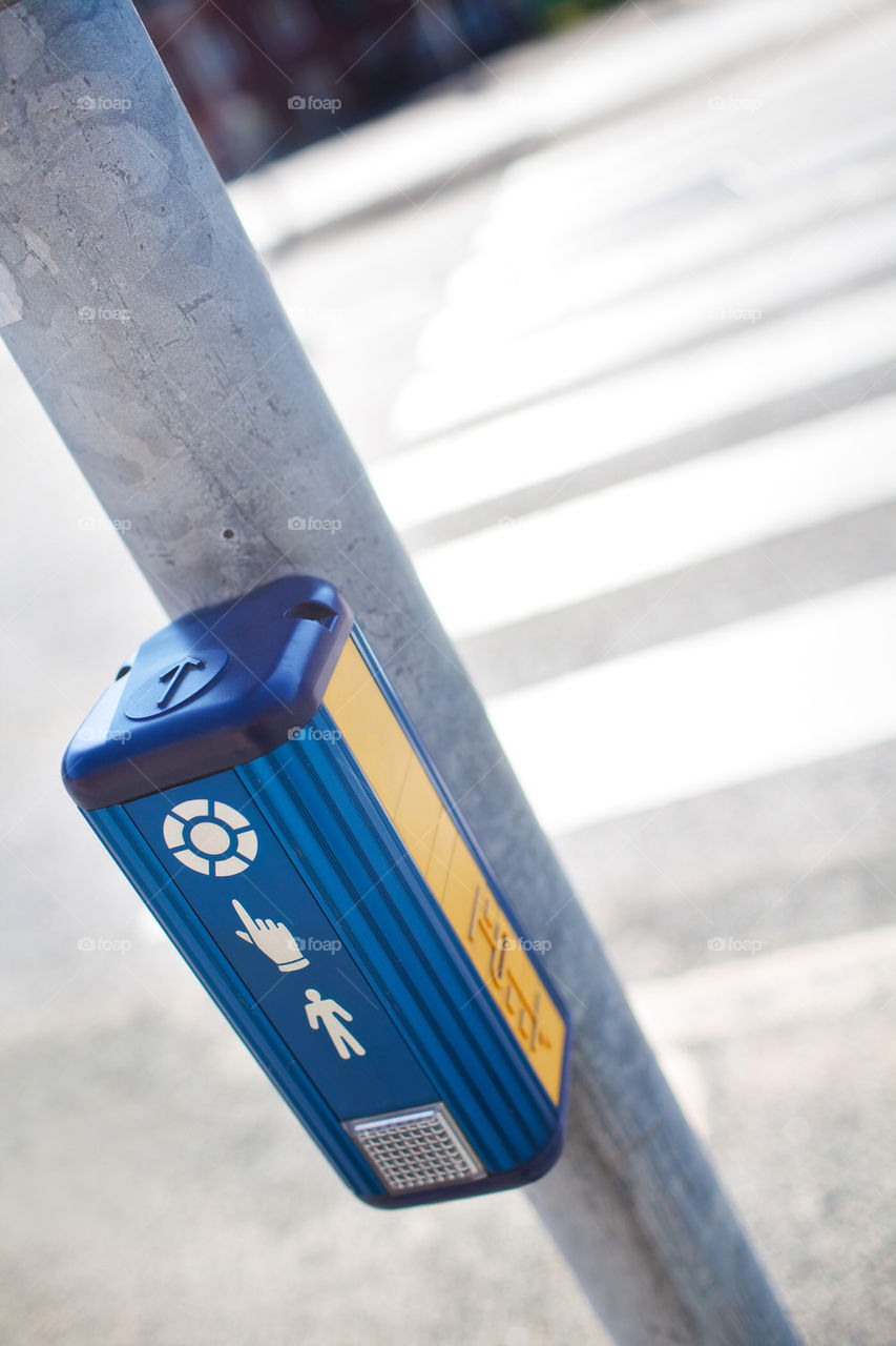 Pedestrian crossing with the crossing button in focus