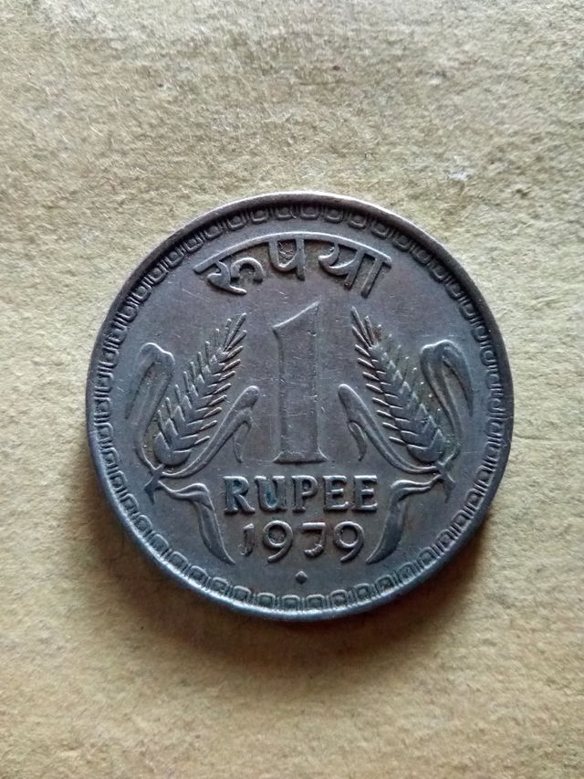 Old Indian 1 Rupee issued in 1979 by Government of India.
