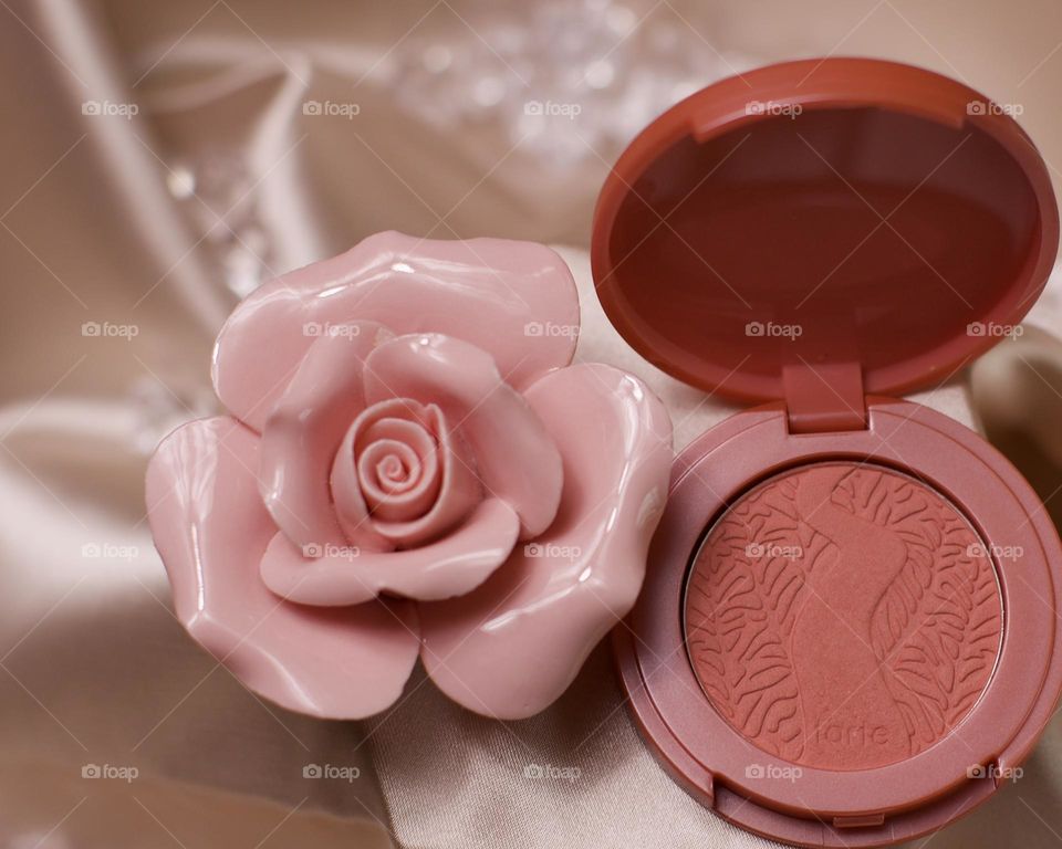 Blush with ceramic rose