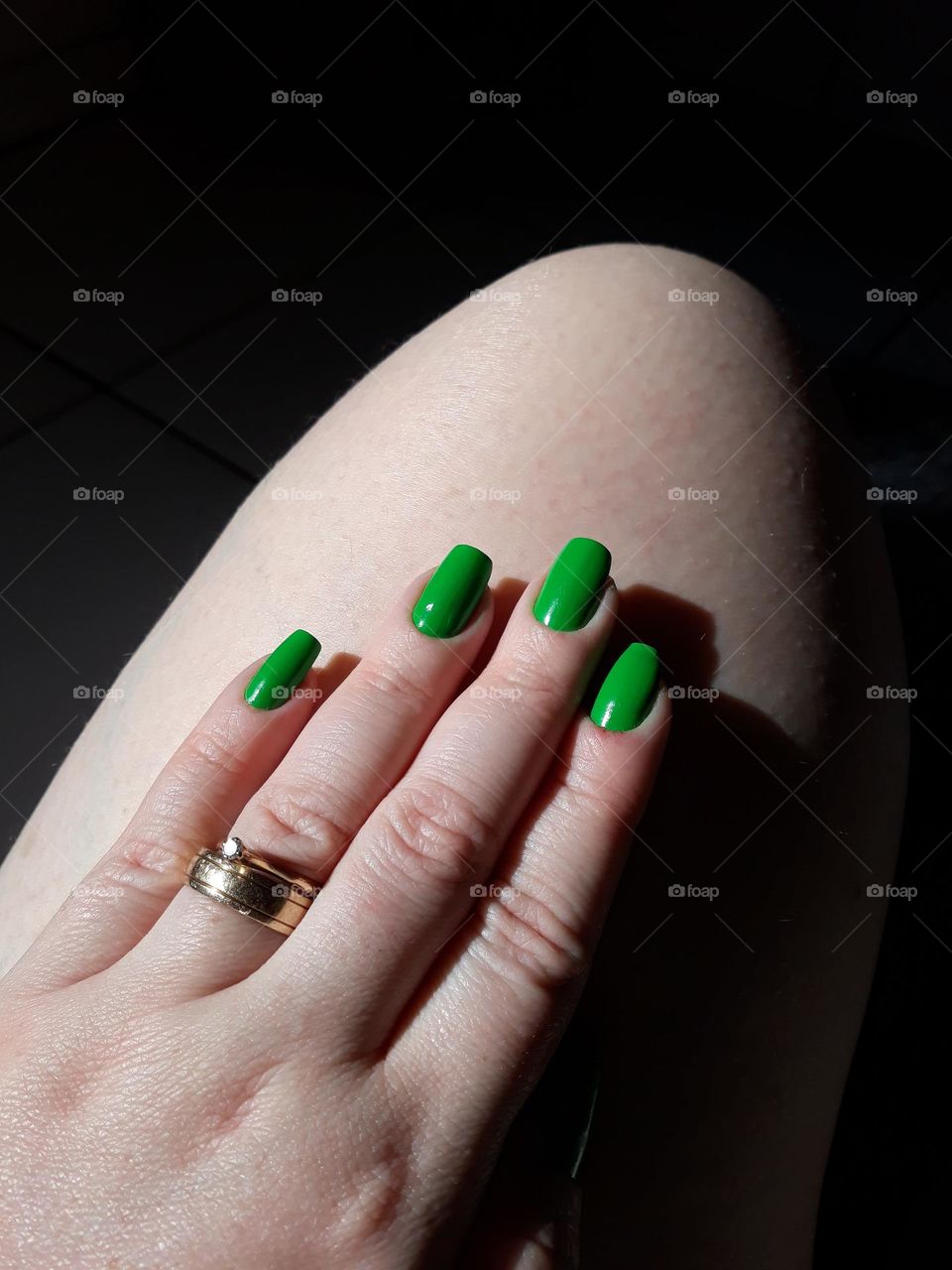 Esmalte verde.