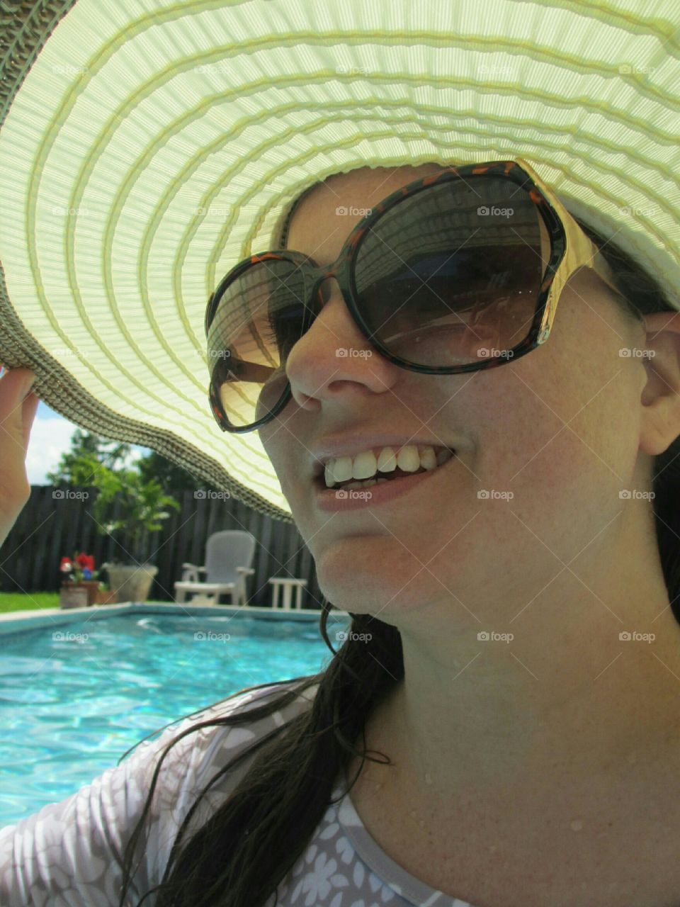 Close-up of young woman wearing sunglasses