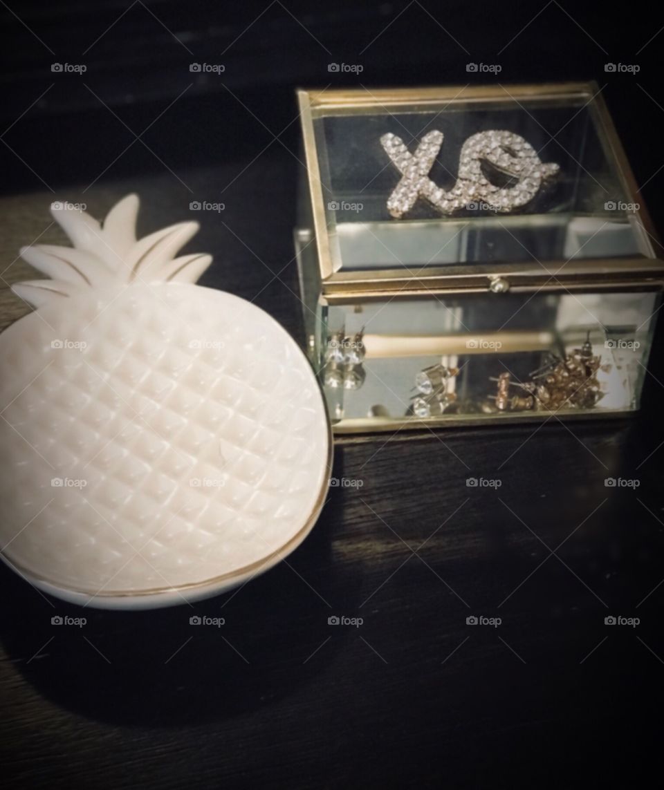 Pineapple and jewelry box 
